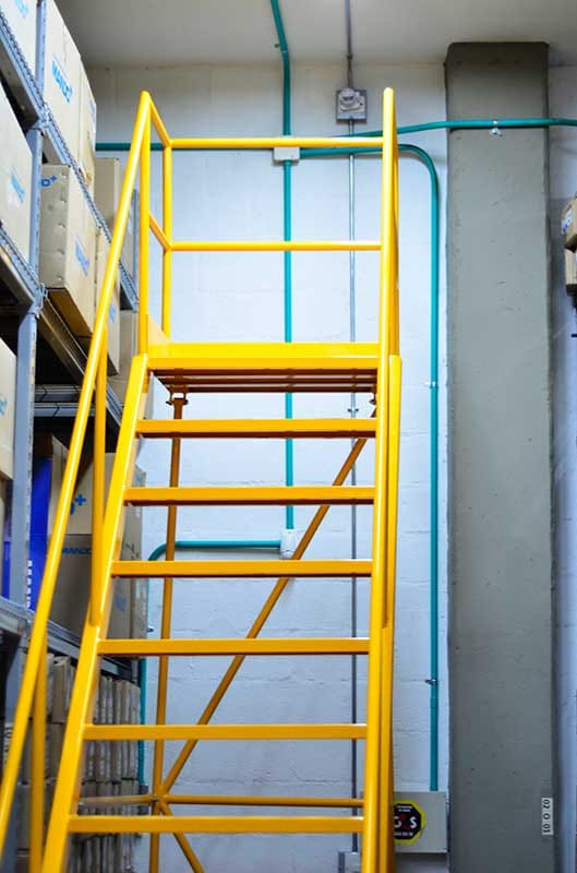 Fabricación de escaleras tipo avión